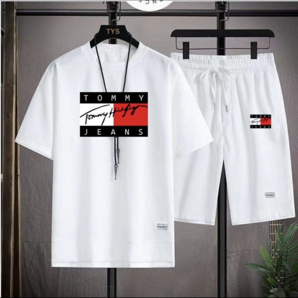 Completo Estivo Uomo Tommy Hilfiger – T-Shirt + Shorts Casual - immagine 2
